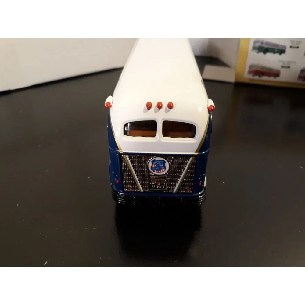 Corgi‎ Union Pacific Limited Edition Yellow Coach 743 Die-Cast